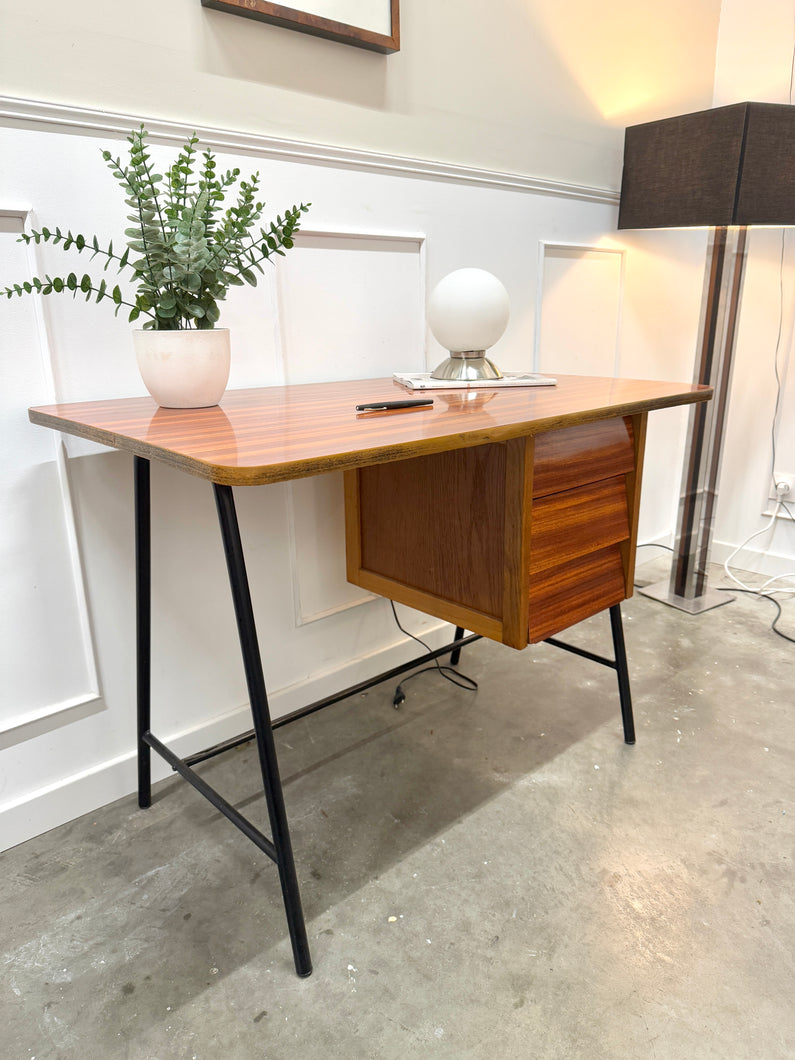 Bureau moderniste vintage