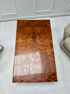 Table basse en loupe d’orme