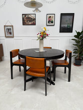 Charger l'image dans la galerie, Ensemble table ronde + chaises en cuir