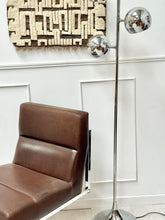 Charger l&#39;image dans la galerie, Fauteuil 70’s Skaï marron vintage