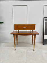 Charger l&#39;image dans la galerie, Table de chevet vintage