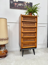 Charger l'image dans la galerie, Chiffonnier vintage en rotin