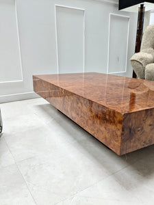 Table basse en loupe d’orme