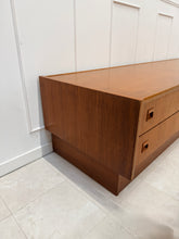 Charger l'image dans la galerie, Enfilade basse scandinave
