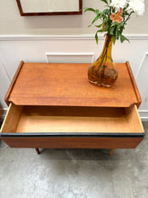 Charger l'image dans la galerie, Commode vintage scandinave