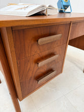 Charger l'image dans la galerie, Bureau scandinave en teck