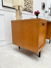 Charger l&#39;image dans la galerie, Bureau de direction vintage