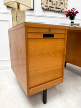 Charger l&#39;image dans la galerie, Bureau de direction vintage