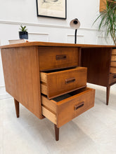 Charger l'image dans la galerie, Bureau scandinave en teck double face