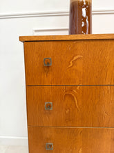 Charger l'image dans la galerie, Commode vintage pieds fuseaux