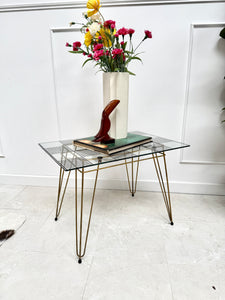 Table d’appoint quadrillée