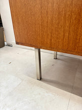 Charger l'image dans la galerie, Buffet moderniste vintage
