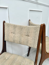 Charger l&#39;image dans la galerie, Paire de chaises danoises vintage