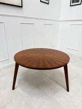 Charger l'image dans la galerie, Table basse ronde en teck