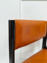 Charger l'image dans la galerie, Ensemble table ronde + chaises en cuir
