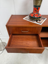Charger l'image dans la galerie, Buffet vintage pieds fuseaux