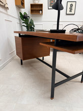Charger l'image dans la galerie, Bureau moderniste années 60