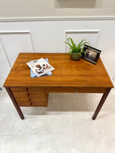 Charger l&#39;image dans la galerie, Bureau scandinave en teck