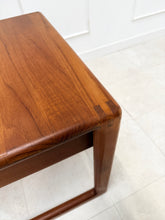 Charger l'image dans la galerie, Table basse scandinave en teck