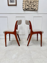 Charger l&#39;image dans la galerie, Paire de chaises vintage