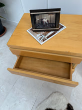 Charger l&#39;image dans la galerie, Paire de tables de chevet Mahey