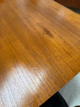 Charger l&#39;image dans la galerie, Table à manger en teck extensible vintage