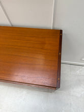 Charger l'image dans la galerie, Buffet moderniste vintage