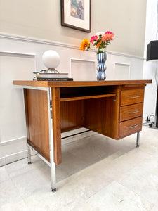 Bureau vintage des années 70