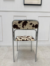 Charger l'image dans la galerie, Chaise années 70 tissu vache