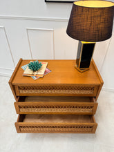 Charger l'image dans la galerie, Commode rotin pieds compas