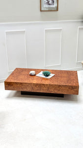 Table basse en loupe d’orme