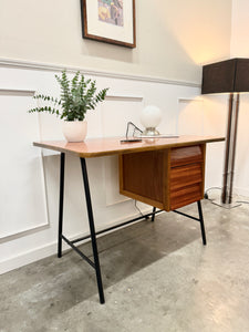 Bureau moderniste vintage