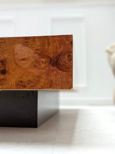 Table basse en loupe d’orme