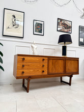 Charger l&#39;image dans la galerie, Enfilade vintage en teck