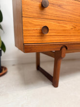 Charger l&#39;image dans la galerie, Enfilade vintage en teck