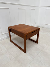 Charger l'image dans la galerie, Table basse scandinave en teck