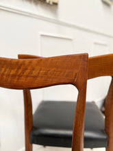 Charger l&#39;image dans la galerie, Chaises danoise scandinave en teck vintage