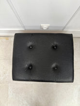 Charger l&#39;image dans la galerie, Pouf en skaï noir