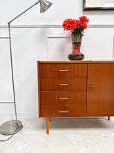 Charger l'image dans la galerie, Buffet vintage pieds fuseaux