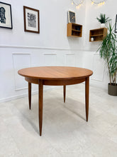 Charger l'image dans la galerie, Table scandinave ronde