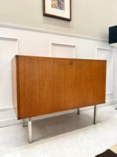Charger l'image dans la galerie, Buffet moderniste vintage