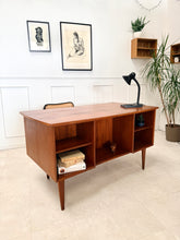 Charger l'image dans la galerie, Bureau scandinave en teck double face