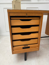 Charger l&#39;image dans la galerie, Bureau de direction vintage