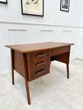 Charger l'image dans la galerie, Bureau scandinave en teck