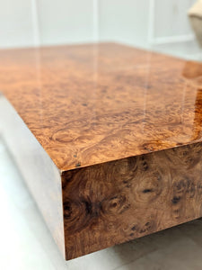 Table basse en loupe d’orme