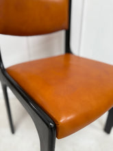 Charger l'image dans la galerie, Ensemble table ronde + chaises en cuir