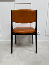 Charger l'image dans la galerie, Ensemble table ronde + chaises en cuir
