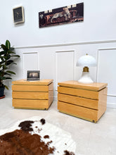 Charger l&#39;image dans la galerie, Paire de tables de chevet Mahey