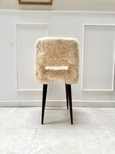 Charger l&#39;image dans la galerie, Chaise moumoute Lola