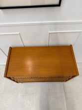 Charger l'image dans la galerie, Commode rotin pieds compas